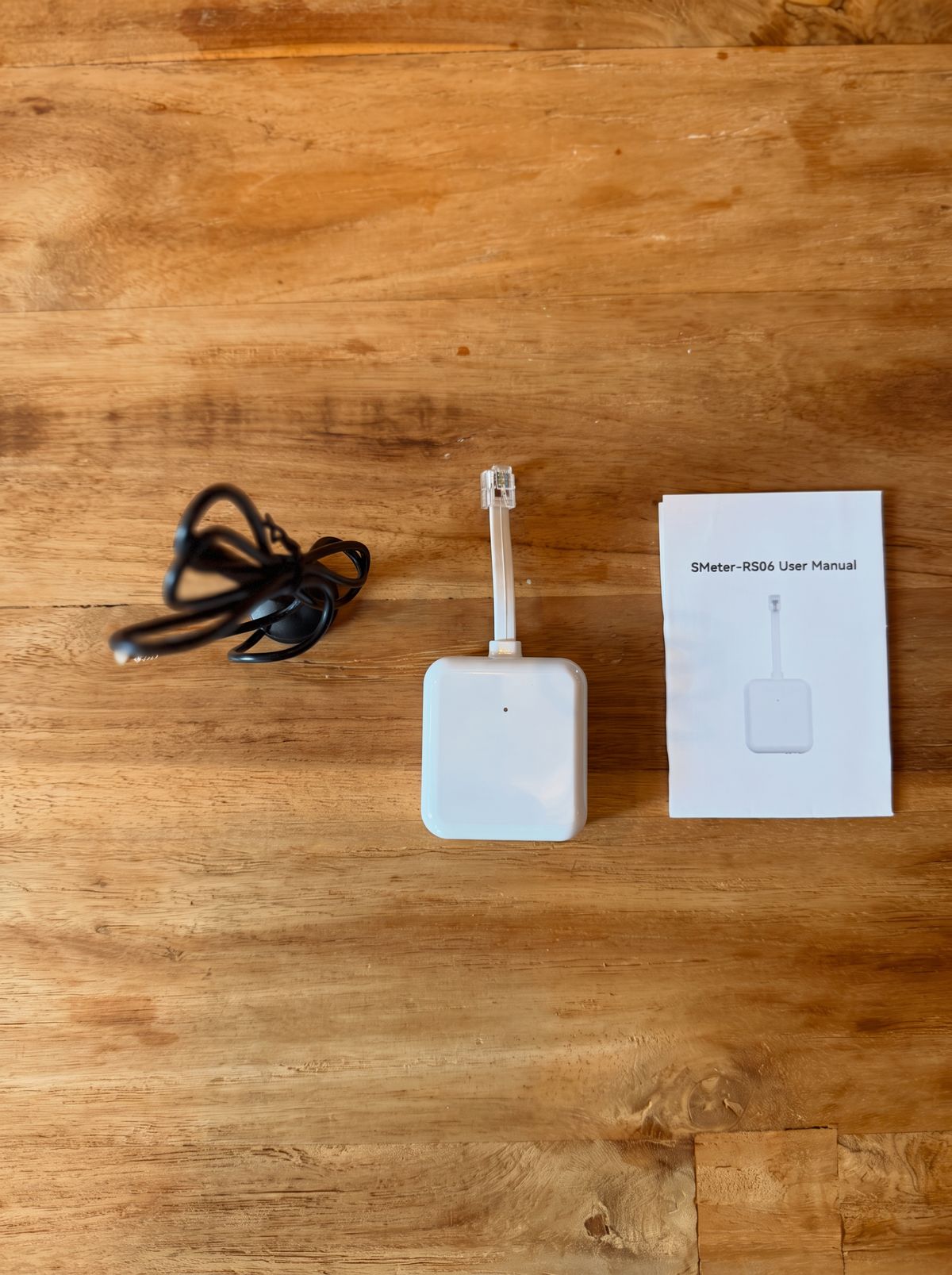 Inhoud van de P1-meterverpakking: meter, kabel en handleiding